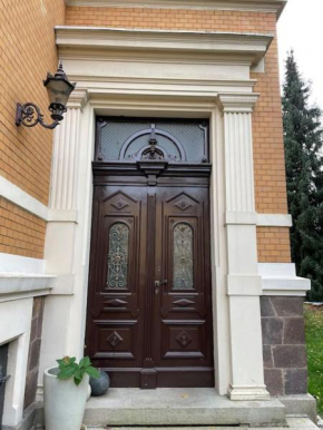 Kleine Wohnung in schöner Villa